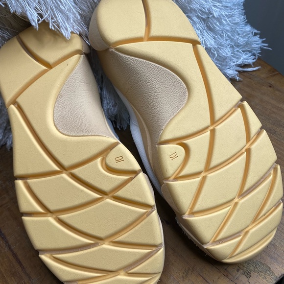 Clear Weather Brand unique sneaker - Picture 5 of 7